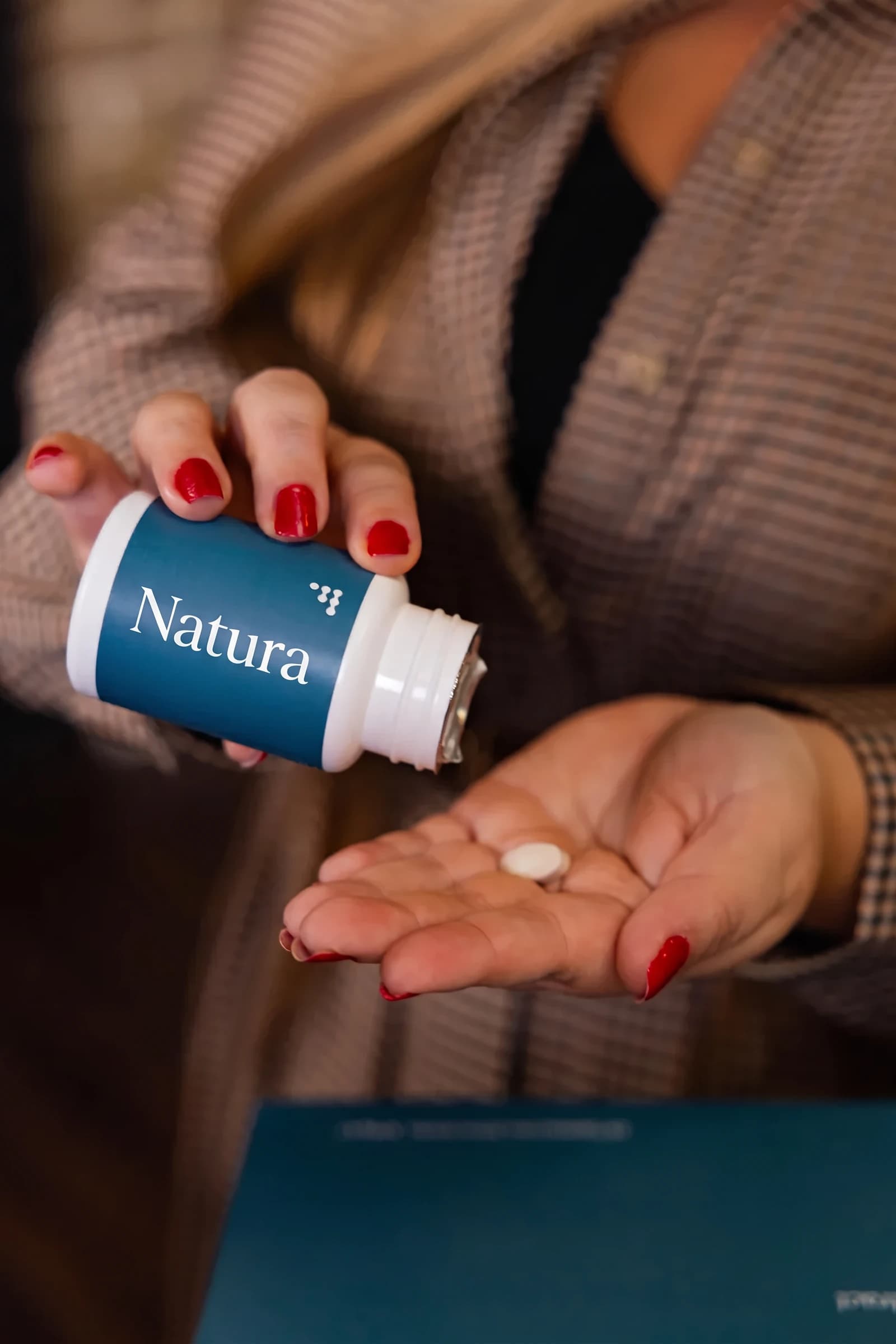 Natura tablets tipped into a palm